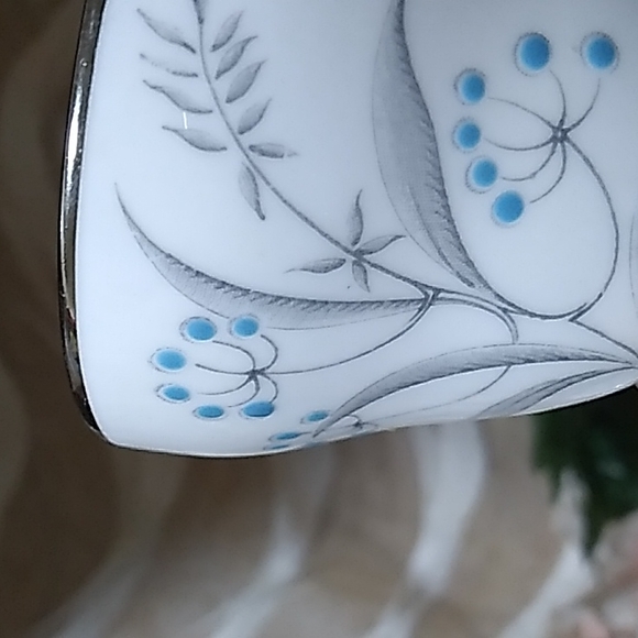 Beautiful Vintage Royal Grafton -Vogue Teacup & Saucer - Picture 3 of 7